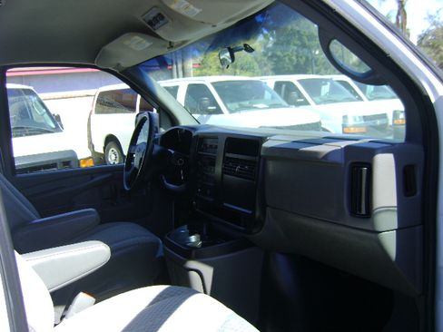 Used 2005 Chevrolet Express 3500 Extended Passenger RWD image 12
