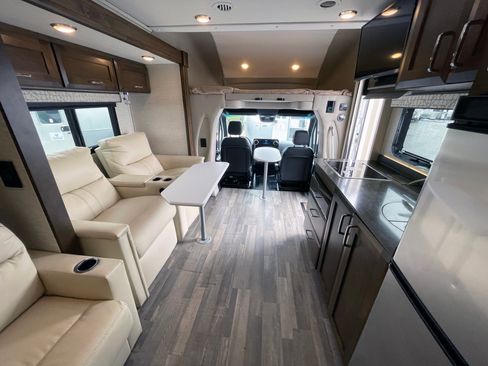 Used 2020 Mercedes-Benz Sprinter 4500 image 32