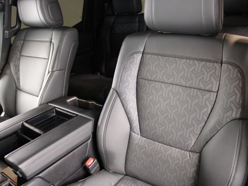 Used 2025 Toyota Tundra Limited image 9