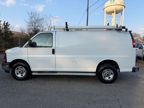 Used 2022 GMC Savana 2500 image 7