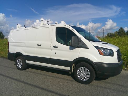 Used 2018 Ford Transit 150 XL image 2