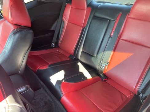 Used 2015 Dodge Challenger SXT image 13