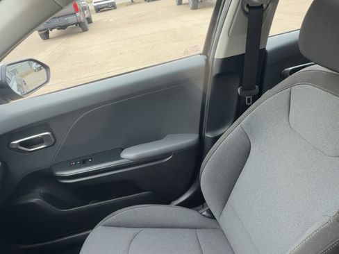 Used 2025 Kia K4 LXS image 9