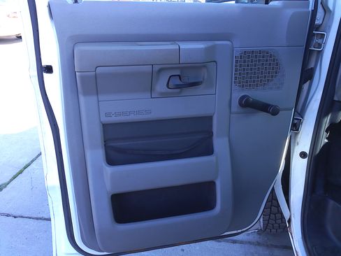 Used 2012 Ford E-150 and Econoline 150 image 8