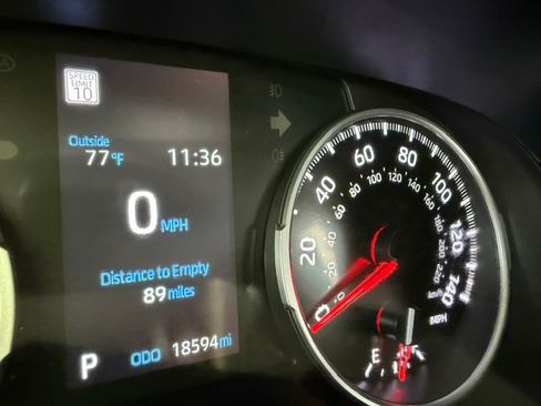 Used 2022 Toyota RAV4 AWD XLE Premium image 10