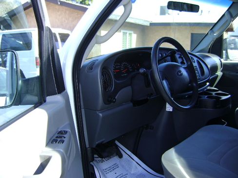 Used 2007 Ford E-350 and Econoline 350 XLT image 11