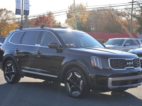 Used 2023 Kia Telluride S image 9