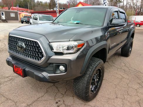 Used 2018 Toyota Tacoma TRD Off-Road image 8