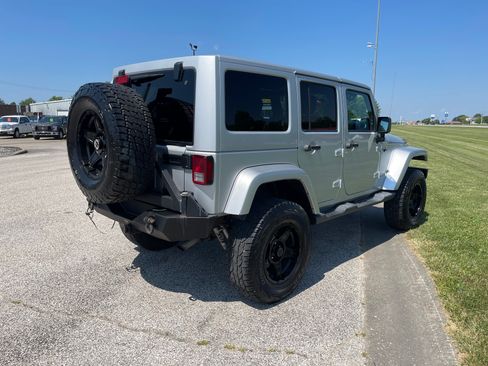 Used 2012 Jeep Wrangler Unlimited Sahara image 4
