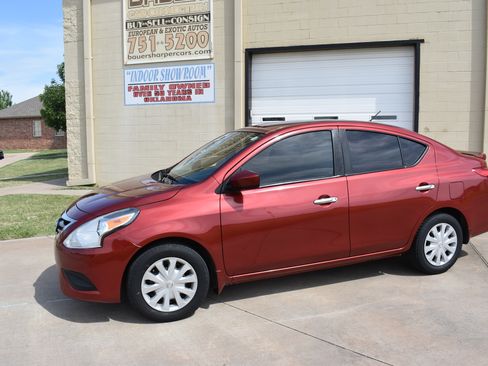 Used 2019 Nissan Versa SV FWD image 1