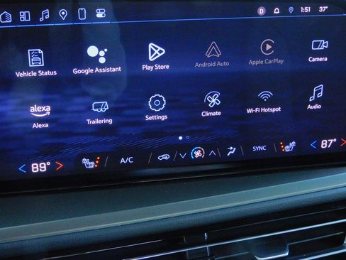 Used 2025 Chevrolet Traverse LT image 5