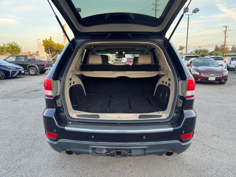 Used 2011 Jeep Grand Cherokee Limited image 23