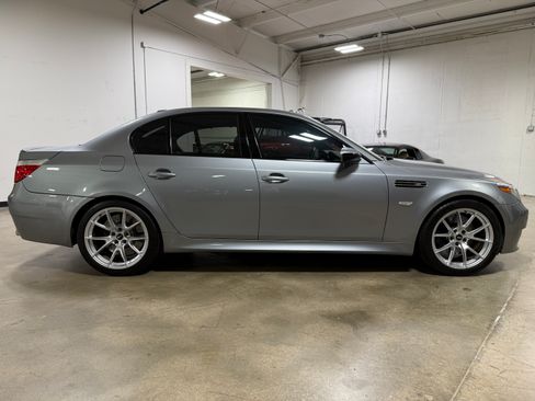 Used 2007 BMW M5 RWD image 3