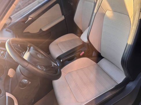 Used 2013 Volkswagen Jetta 2.5 image 17