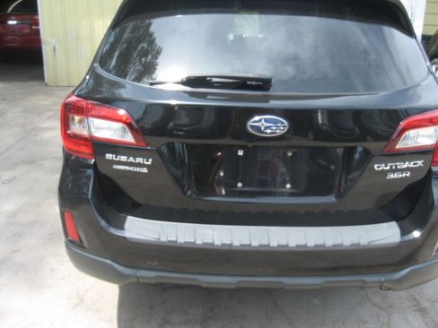 Used 2016 Subaru Outback 3.6R Limited AWD/4WD image 5