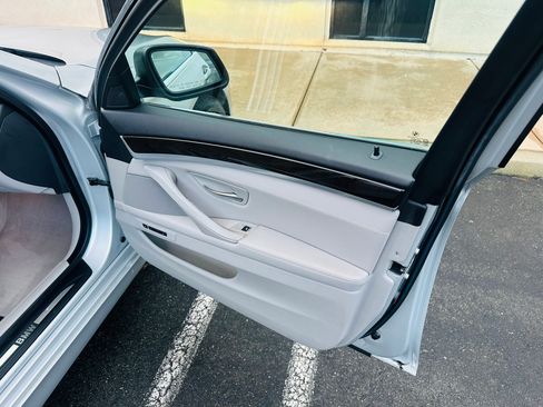 Used 2011 BMW 535i image 12