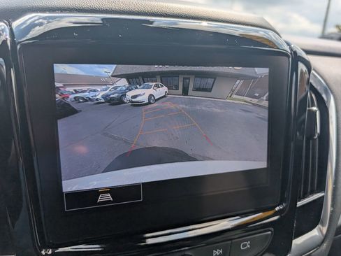 Used 2023 Chevrolet Traverse LT FWD image 13