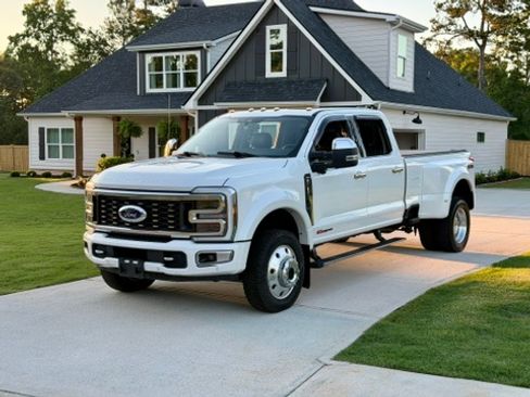 Used 2024 Ford F450 4x4 Crew Cab Limited image 3