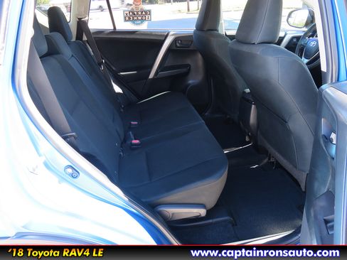 Used 2018 Toyota RAV4 LE image 10