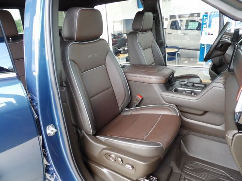 Used 2025 GMC Sierra 2500 4x4 Crew Cab Denali image 33