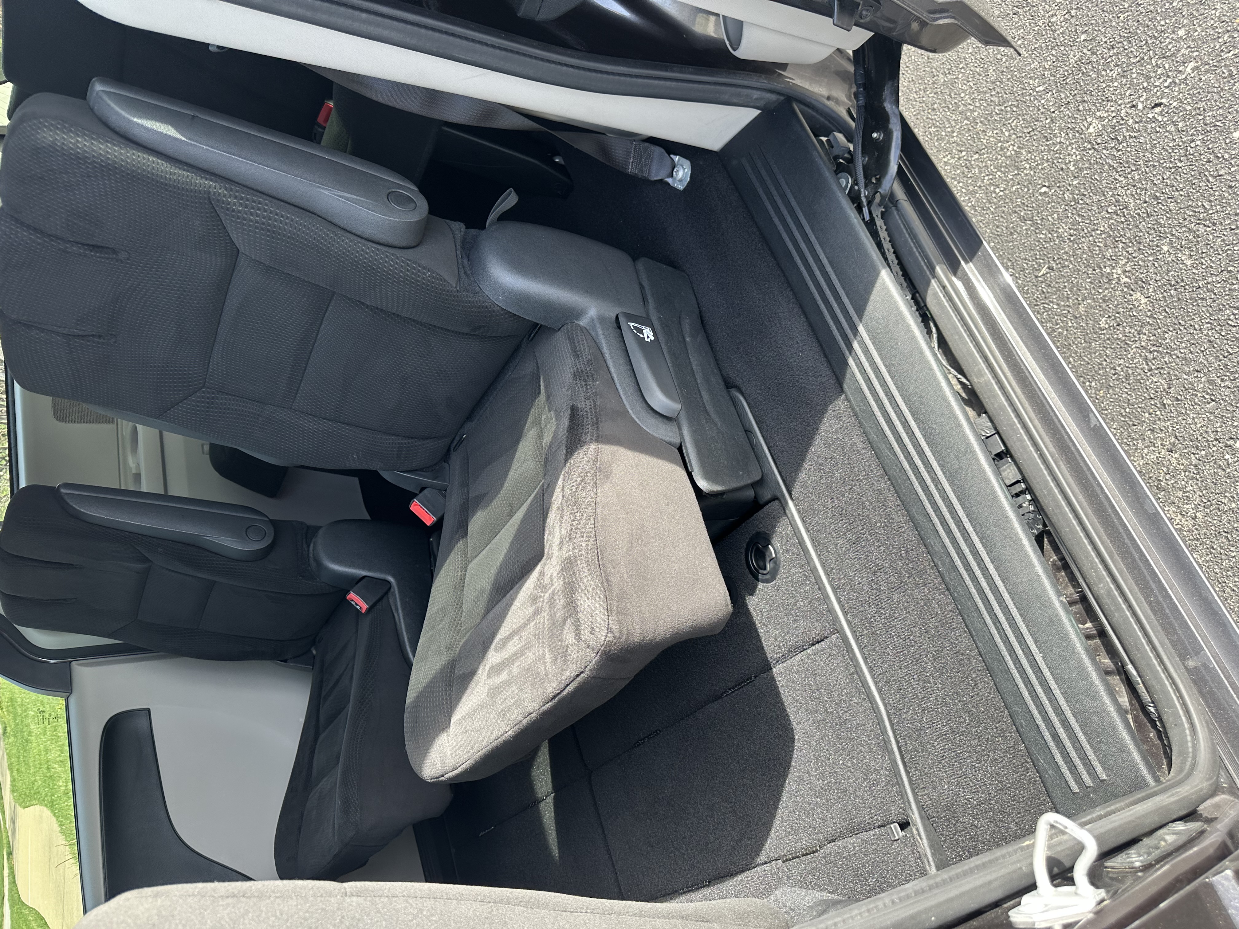 Used 2015 Dodge Grand Caravan SE FWD image 12