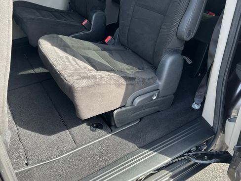 Used 2015 Dodge Grand Caravan SE image 11