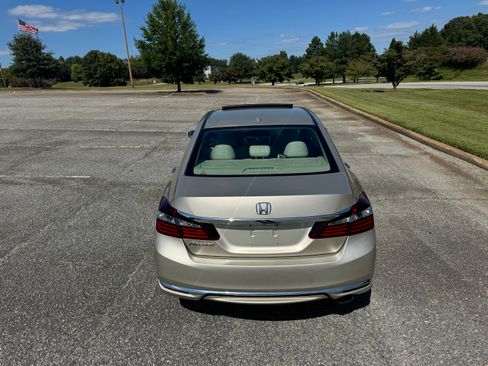 Used 2016 Honda Accord EX image 8