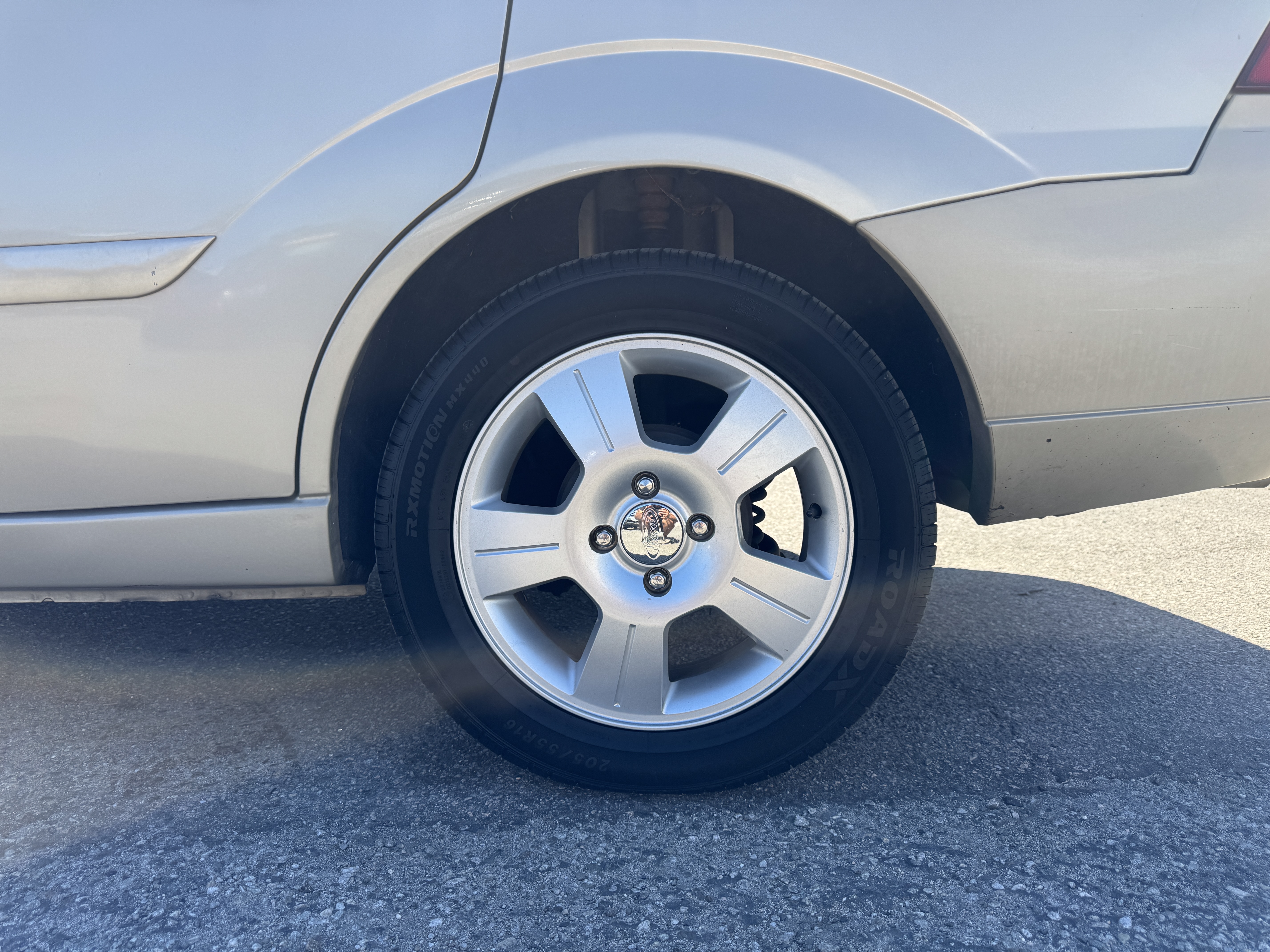 Used 2007 Ford Focus ZX4 Sedan FWD image 15