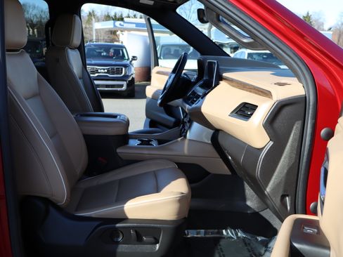 Used 2021 Chevrolet Suburban Premier image 18