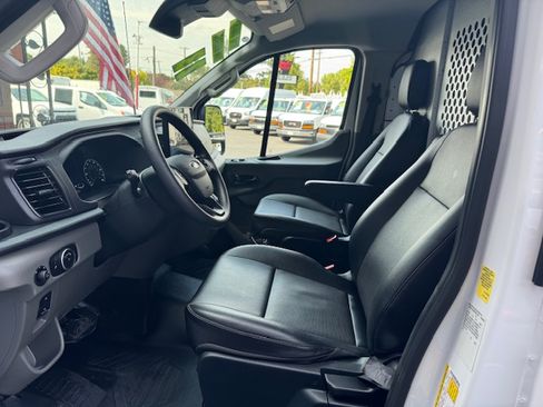 Used 2023 Ford E-Transit image 7