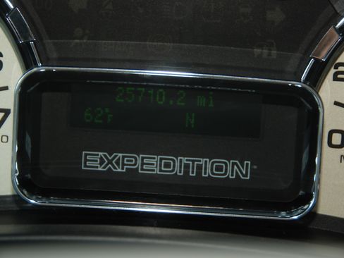 Used 2010 Ford Expedition XLT image 34