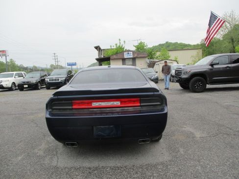 Used 2014 Dodge Challenger SXT RWD image 8