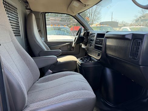 Used 2014 Chevrolet Express 2500 image 15