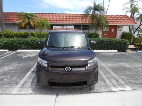 Used 2011 Scion xB FWD image 8