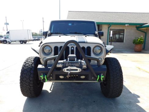Used 2016 Jeep Wrangler 4WD Unlimited Sport image 3