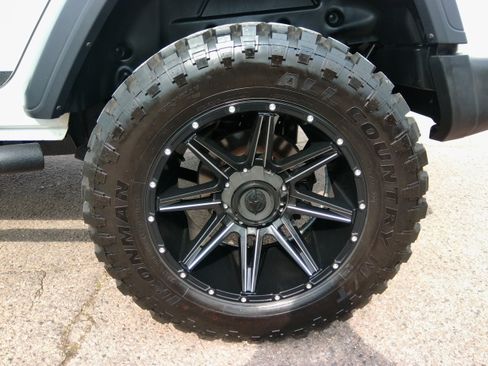 Used 2018 Jeep Wrangler Unlimited Sport image 23