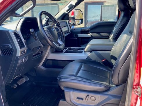 Used 2022 Ford F350 Lariat image 9