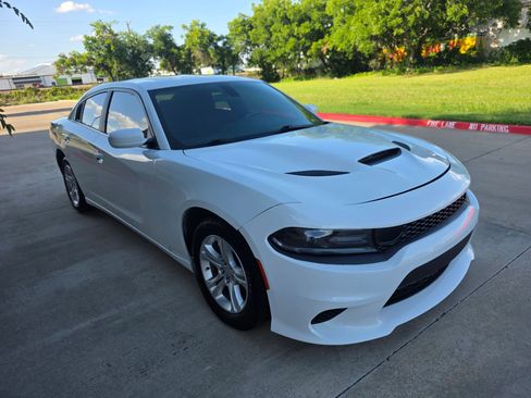 Used 2019 Dodge Charger SXT RWD image 1