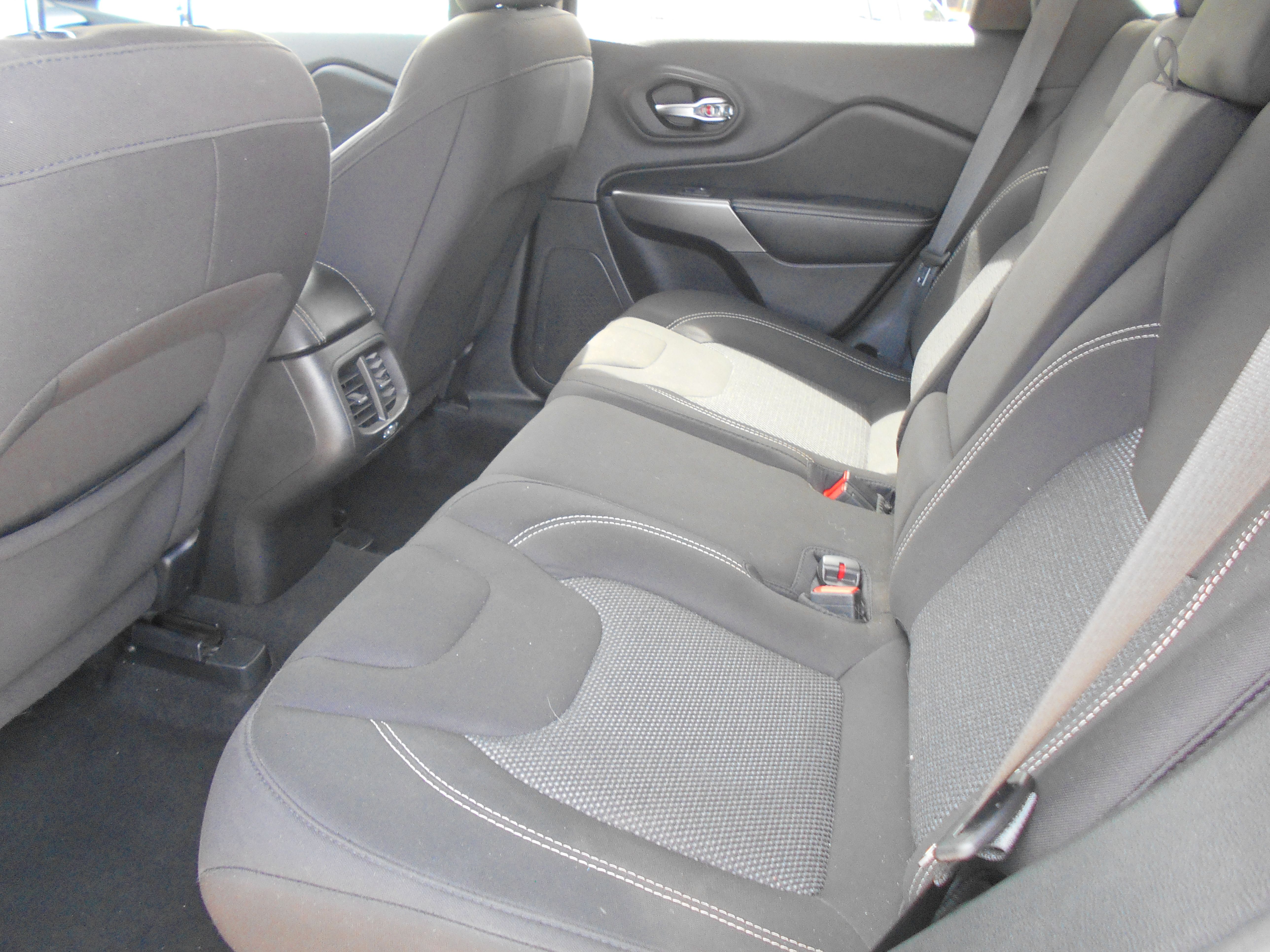 Used 2021 Jeep Cherokee 4WD Latitude image 8