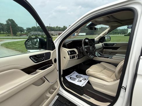 Used 2019 Lincoln Navigator L 4WD Select image 9