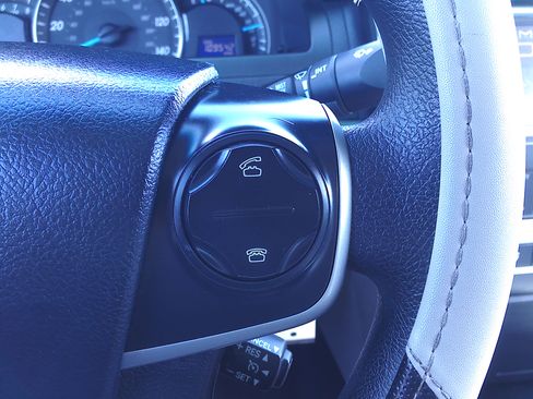 Used 2012 Toyota Camry LE image 29