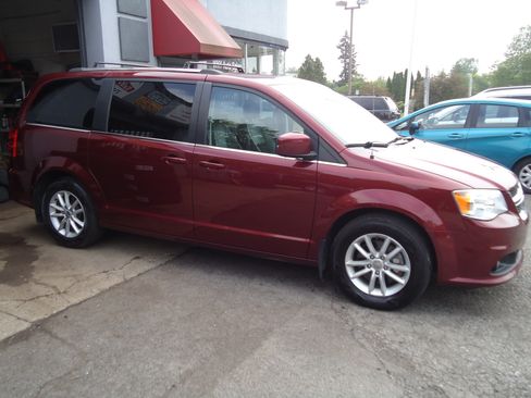 Used 2019 Dodge Grand Caravan SXT FWD image 4