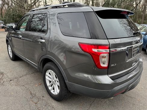 Used 2015 Ford Explorer XLT image 2