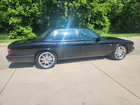 Used 2002 Jaguar XJR image 3