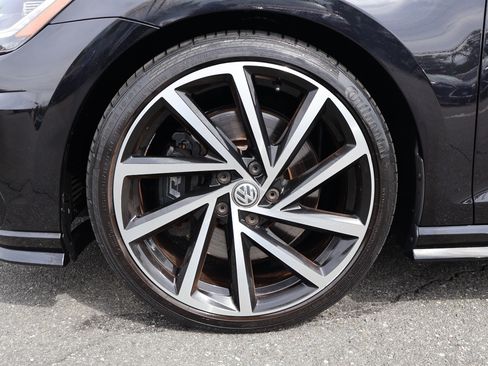 Used 2019 Volkswagen Golf R image 26