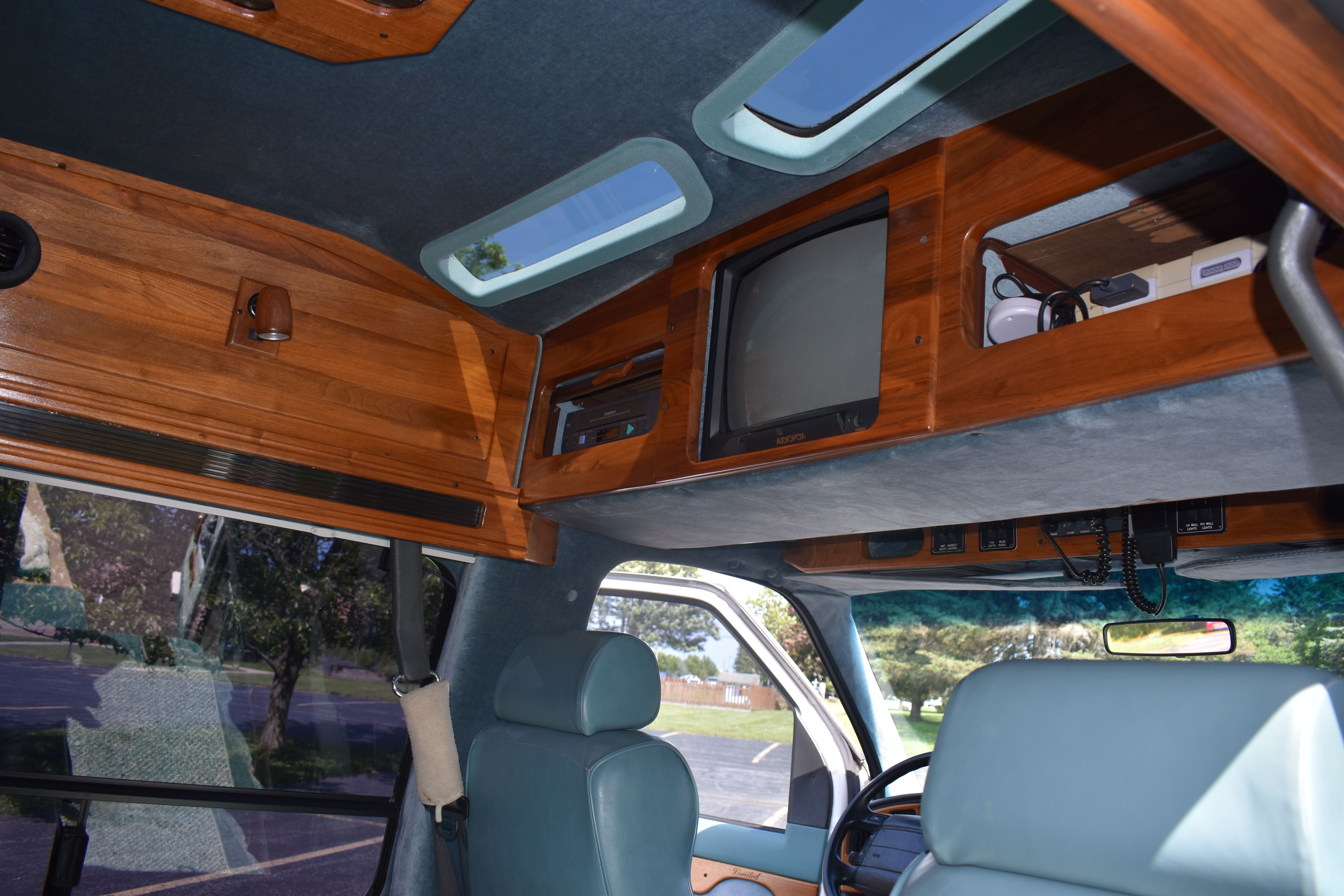 Used 1994 Ford E-150 and Econoline 150 Custom RWD image 33