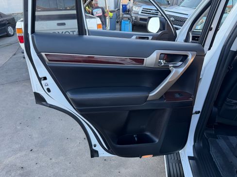 Used 2017 Lexus GX 460 Premium image 22
