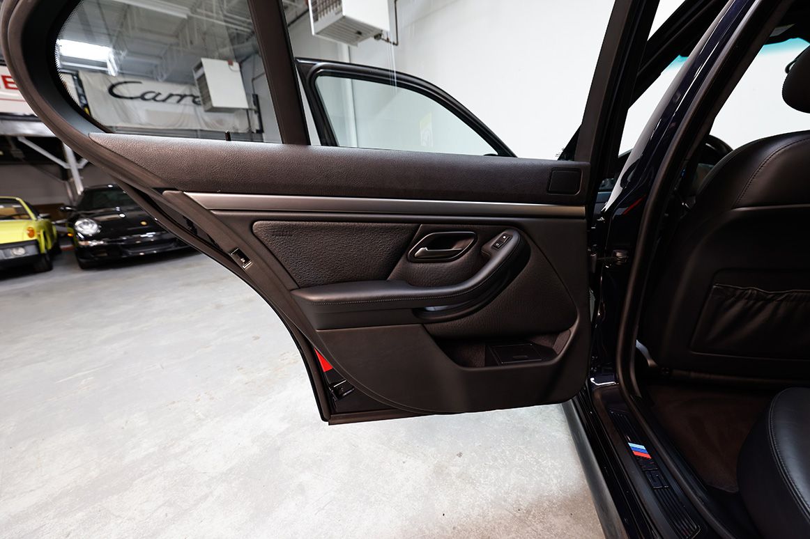 Used 2003 BMW M5 RWD image 12