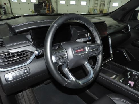 Used 2025 GMC Acadia Elevation image 41