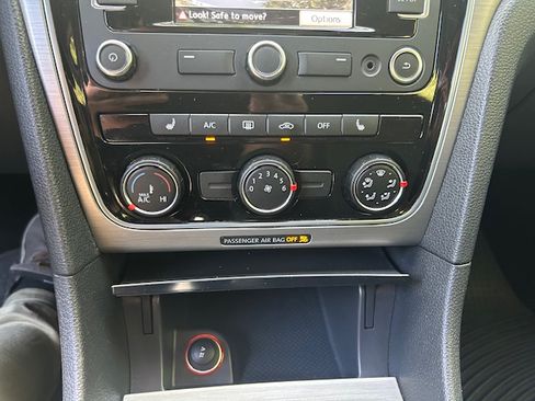 Used 2014 Volkswagen Passat image 17